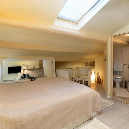 Duplex Apartment Camelia In Charming Old Town 罗维尼 外观 照片