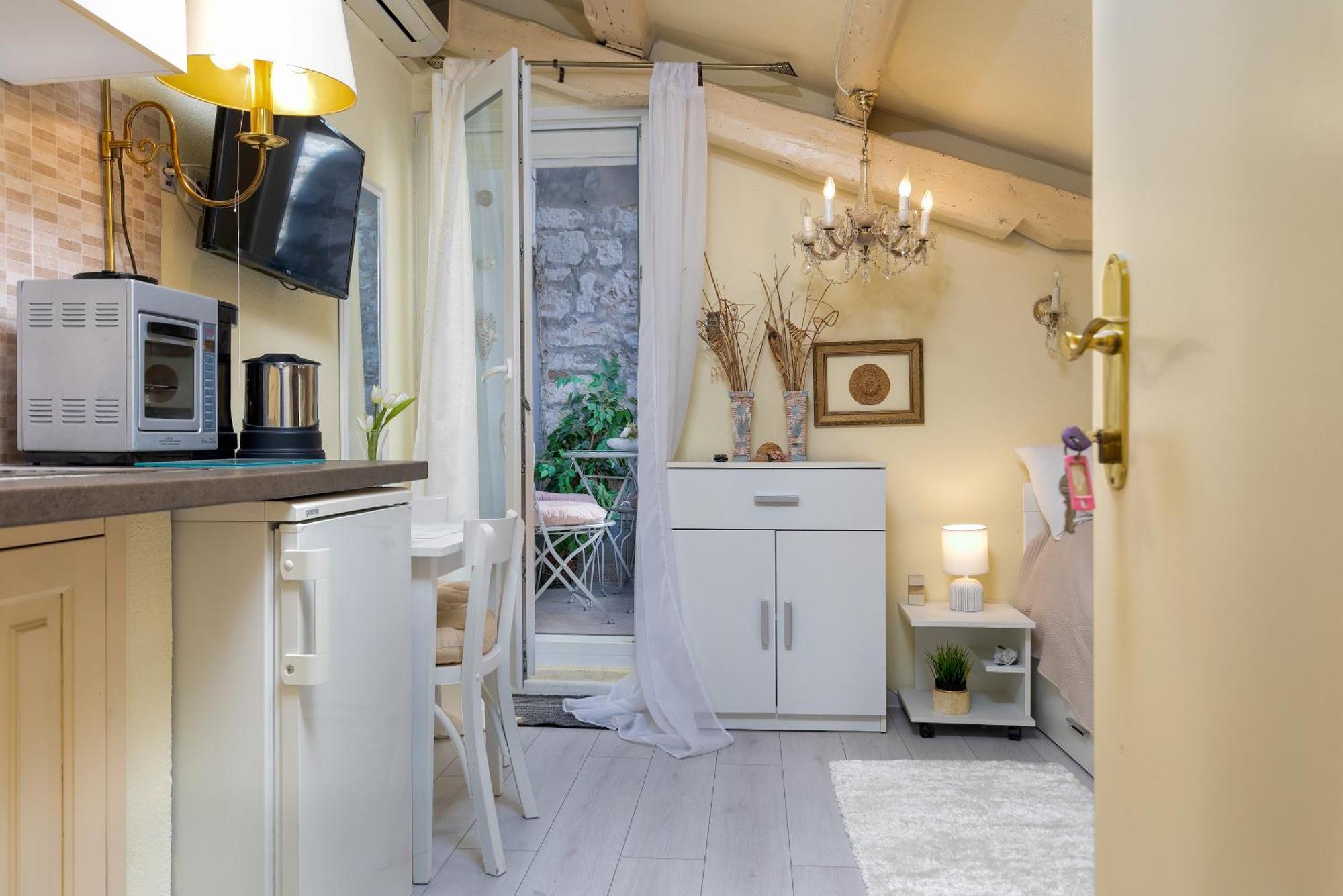 Duplex Apartment Camelia In Charming Old Town 罗维尼 外观 照片