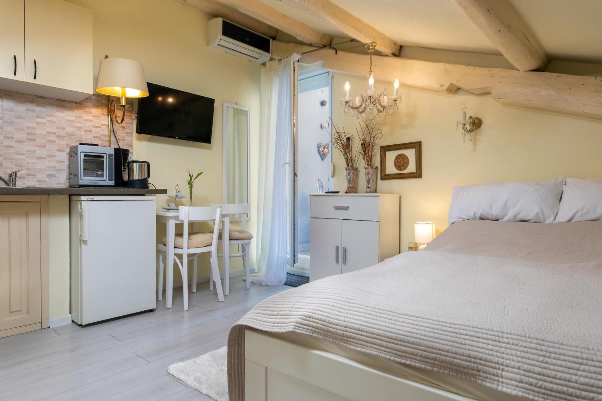 Duplex Apartment Camelia In Charming Old Town 罗维尼 外观 照片