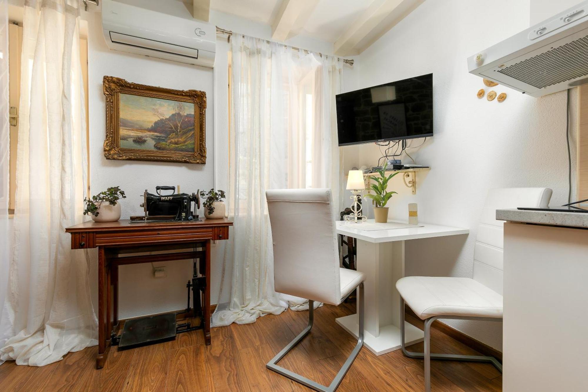 Duplex Apartment Camelia In Charming Old Town 罗维尼 外观 照片