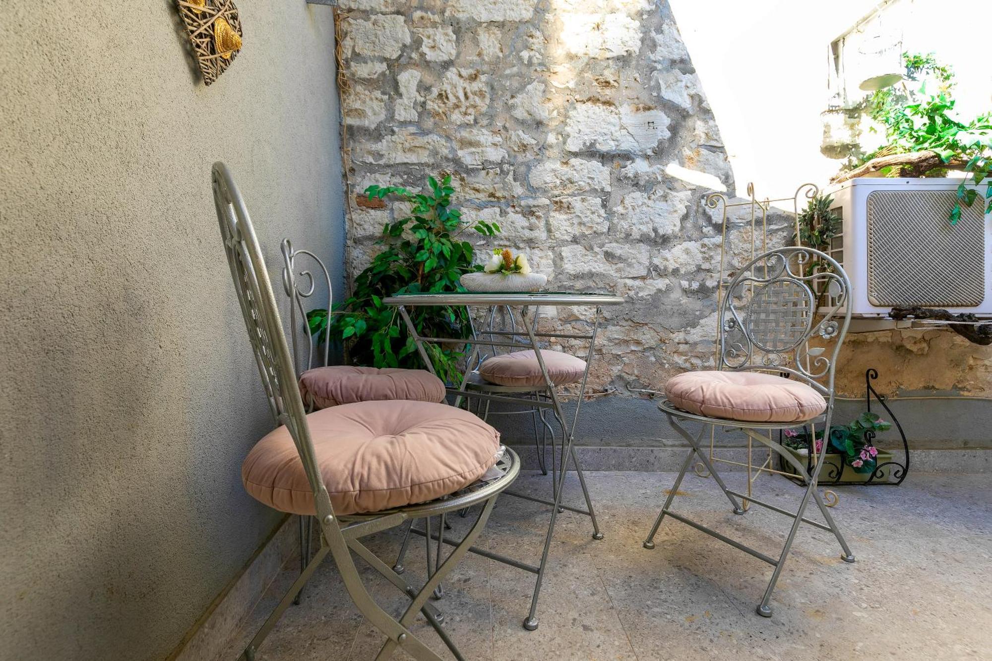 Duplex Apartment Camelia In Charming Old Town 罗维尼 外观 照片