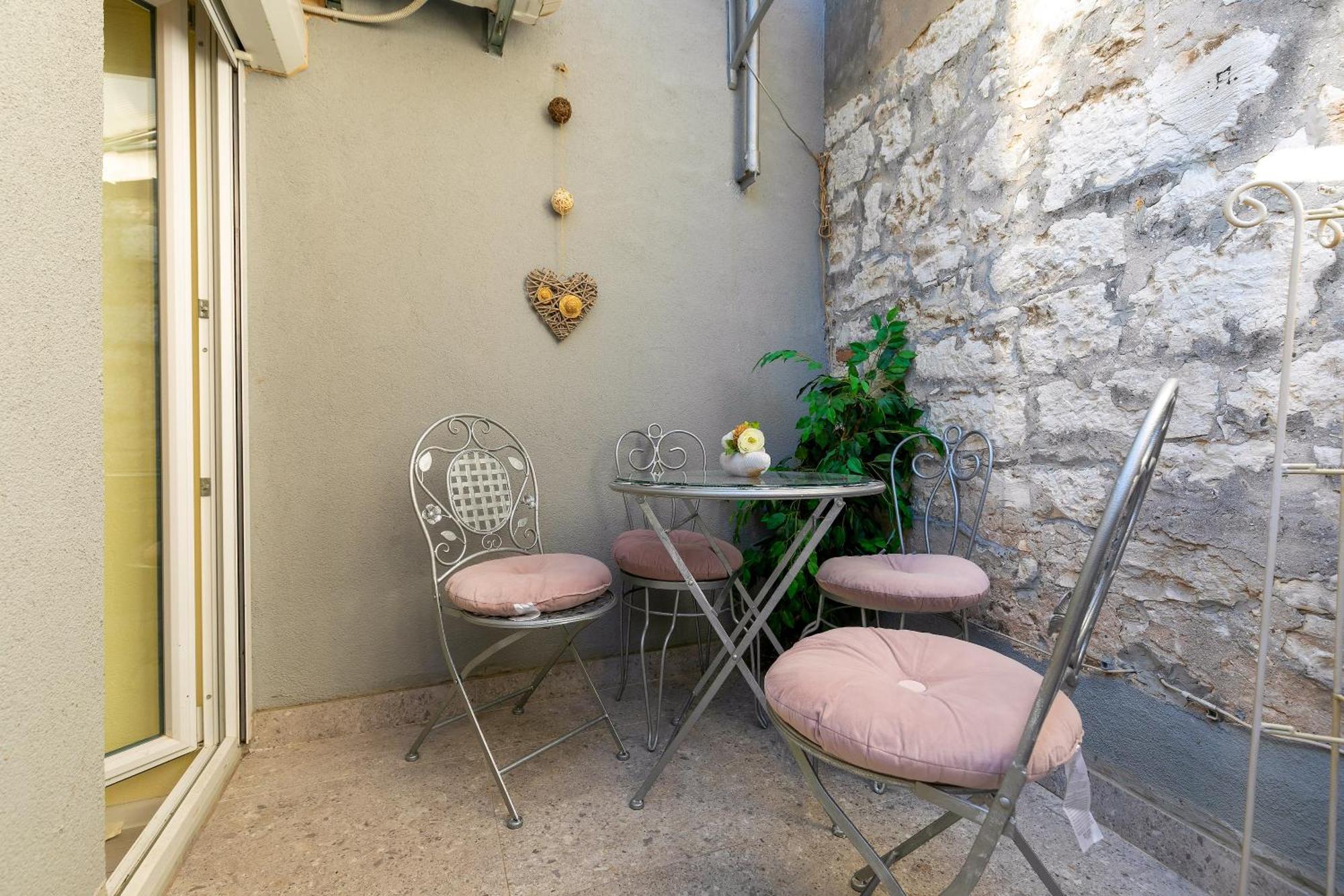 Duplex Apartment Camelia In Charming Old Town 罗维尼 外观 照片