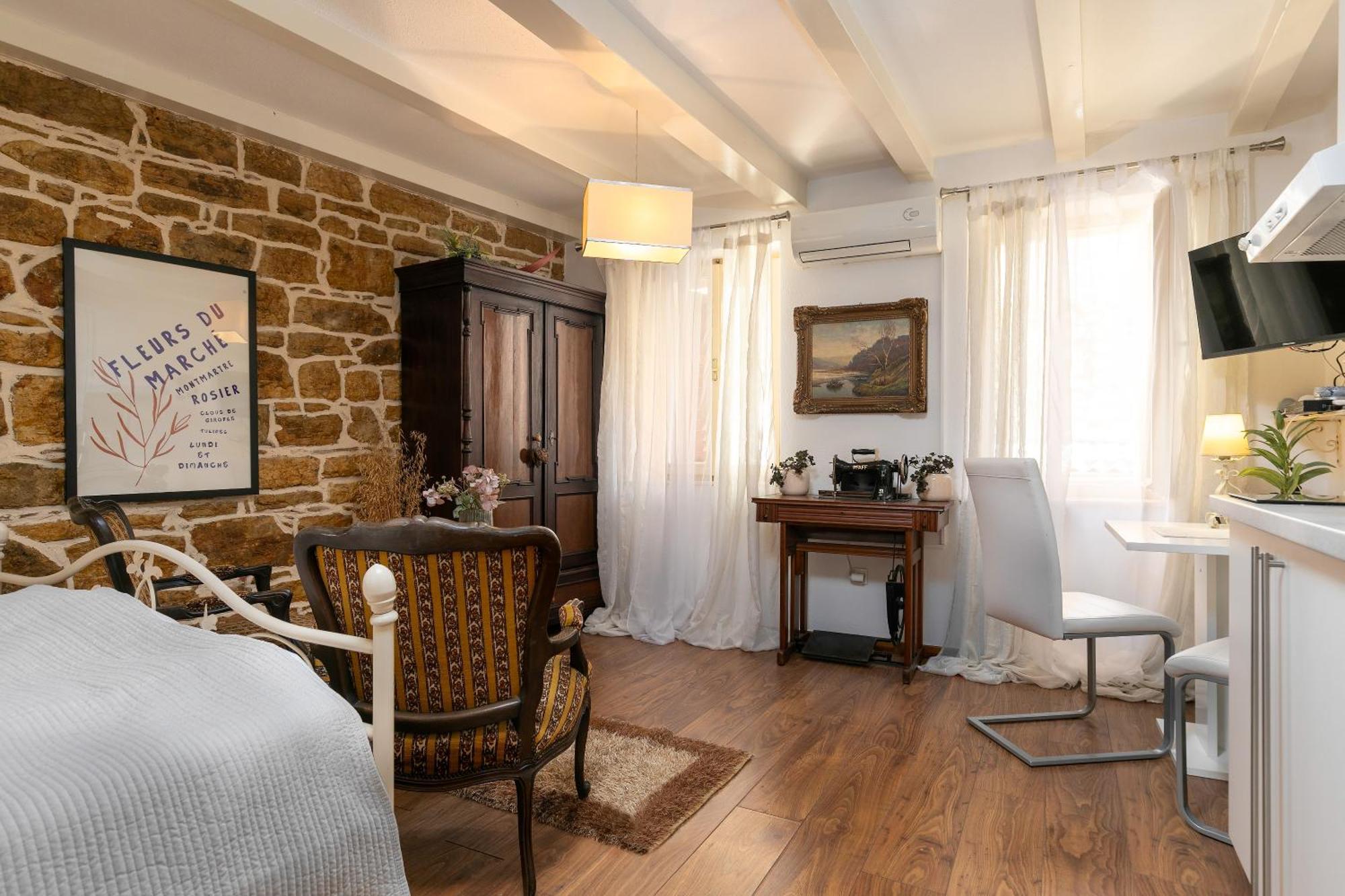Duplex Apartment Camelia In Charming Old Town 罗维尼 外观 照片